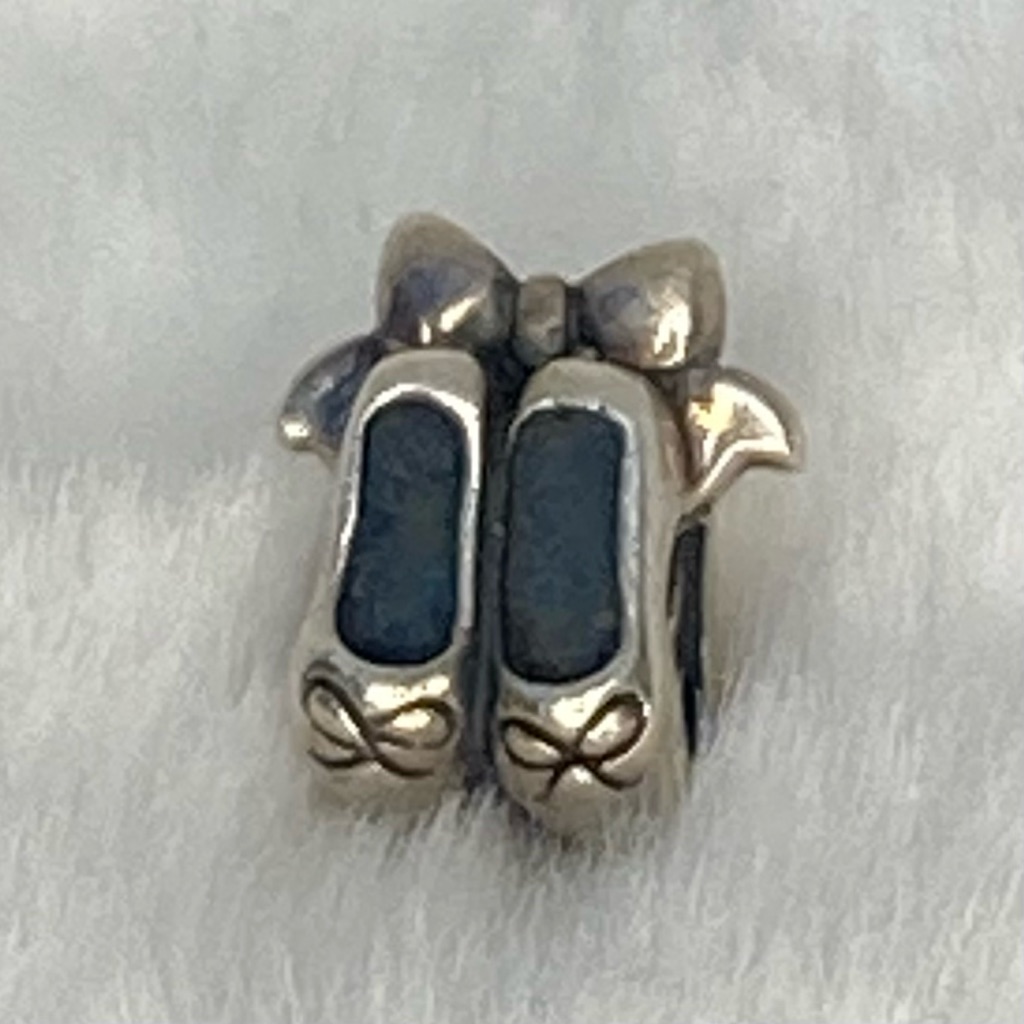 Chamilia Ballet Slippers Charm 15$